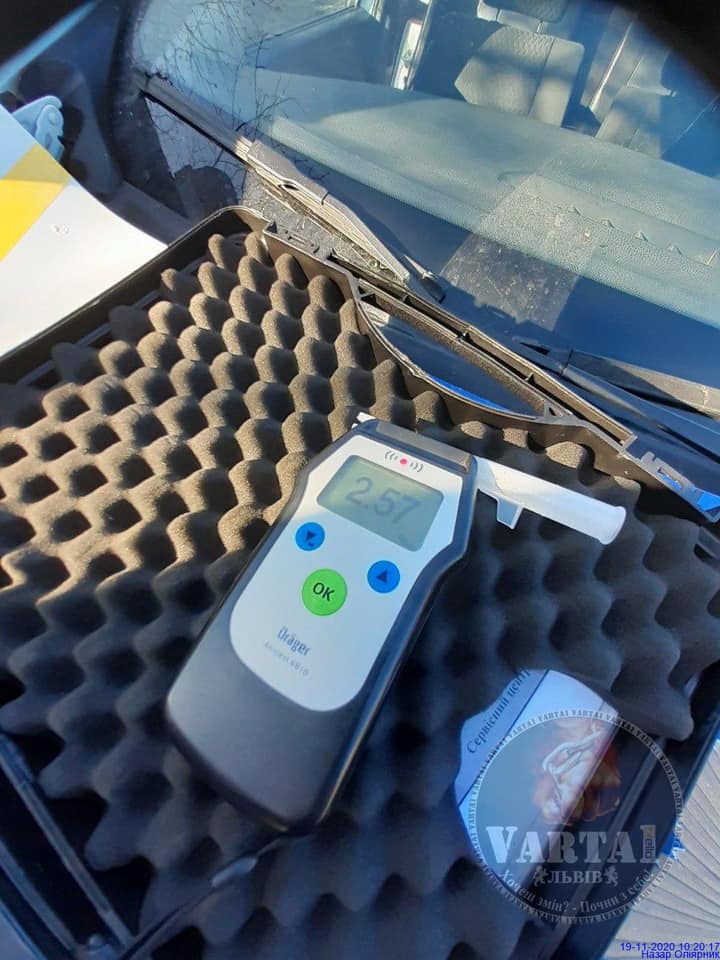 Біля Львова перекинувся автомобіль. Фото: Ігор Зінкевич