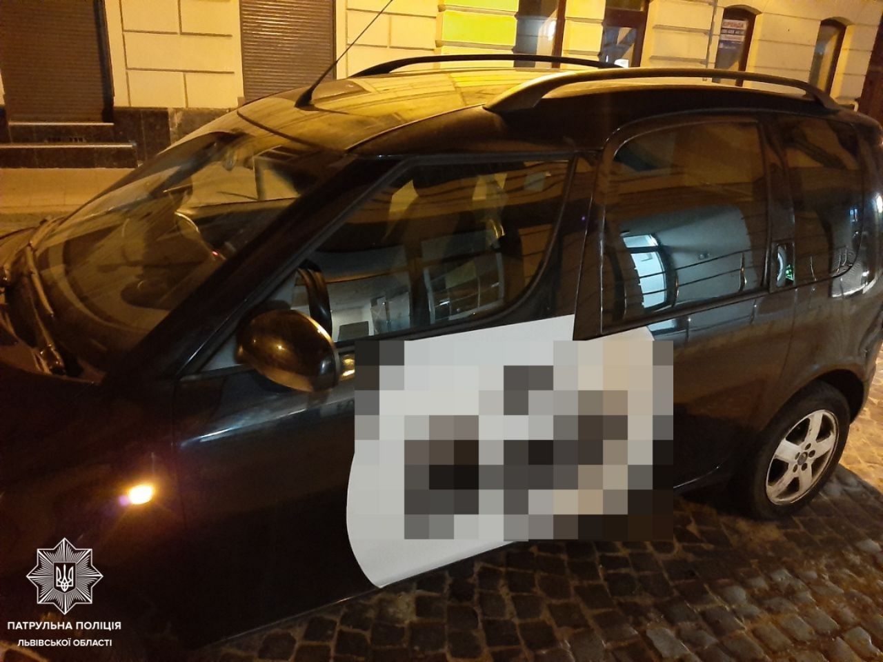 У Львові пасажири побили і пограбували таксиста. Фото поліції