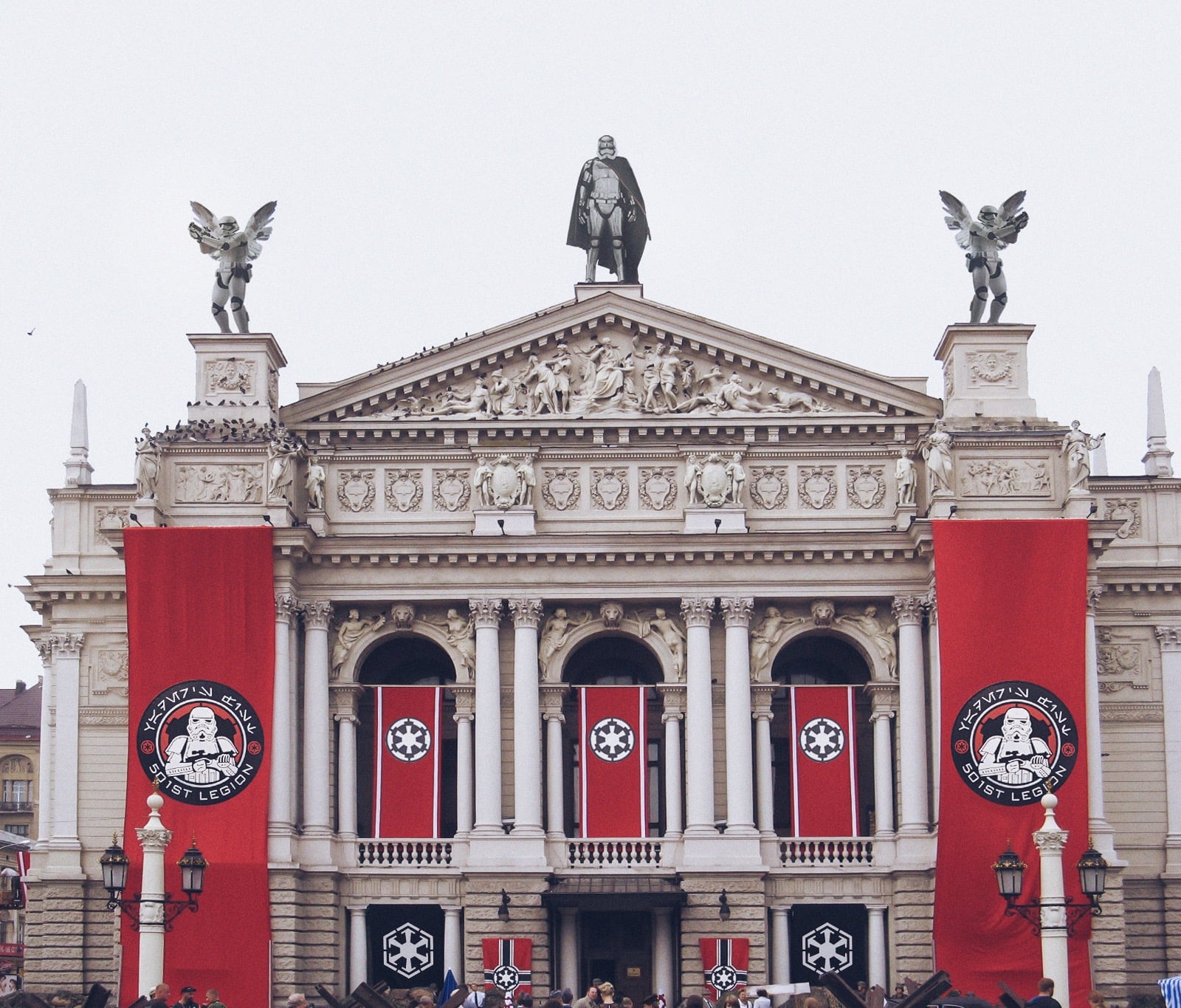 Дарт Вейдер із героями «Зоряних воєн» атакували Львів. Фото: Михайло Присташ