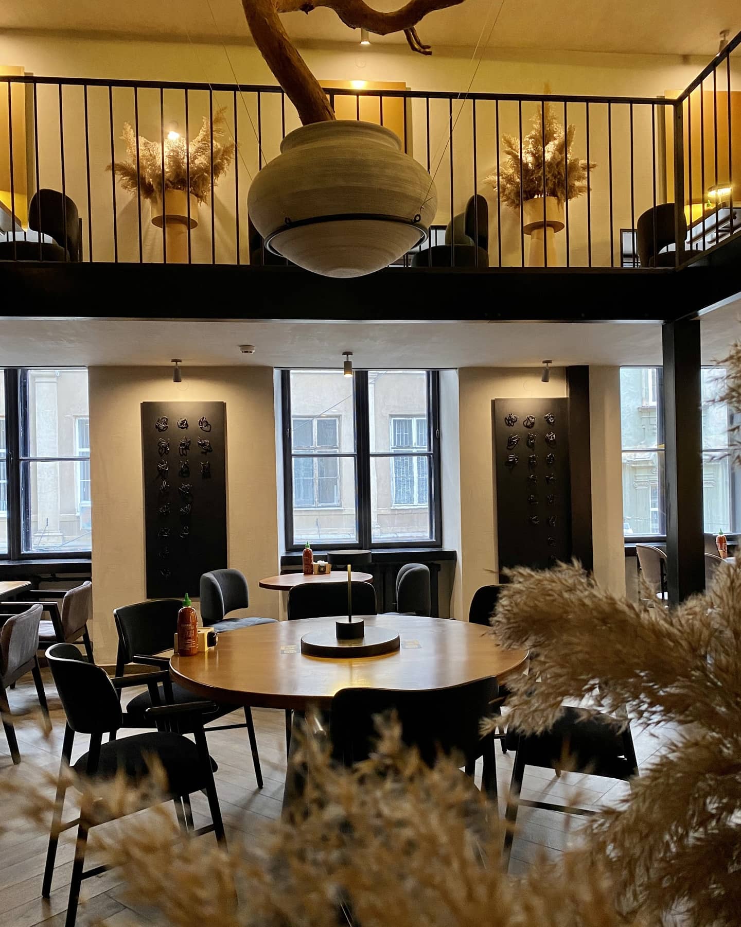 У Львові відкрили новий ресторан тайської та японської кухонь. Фото: NOA Asia Special/Facebook