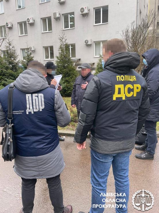 У Львові на хабарі затримали одного з керівників податкової служби. Фото прокуратури