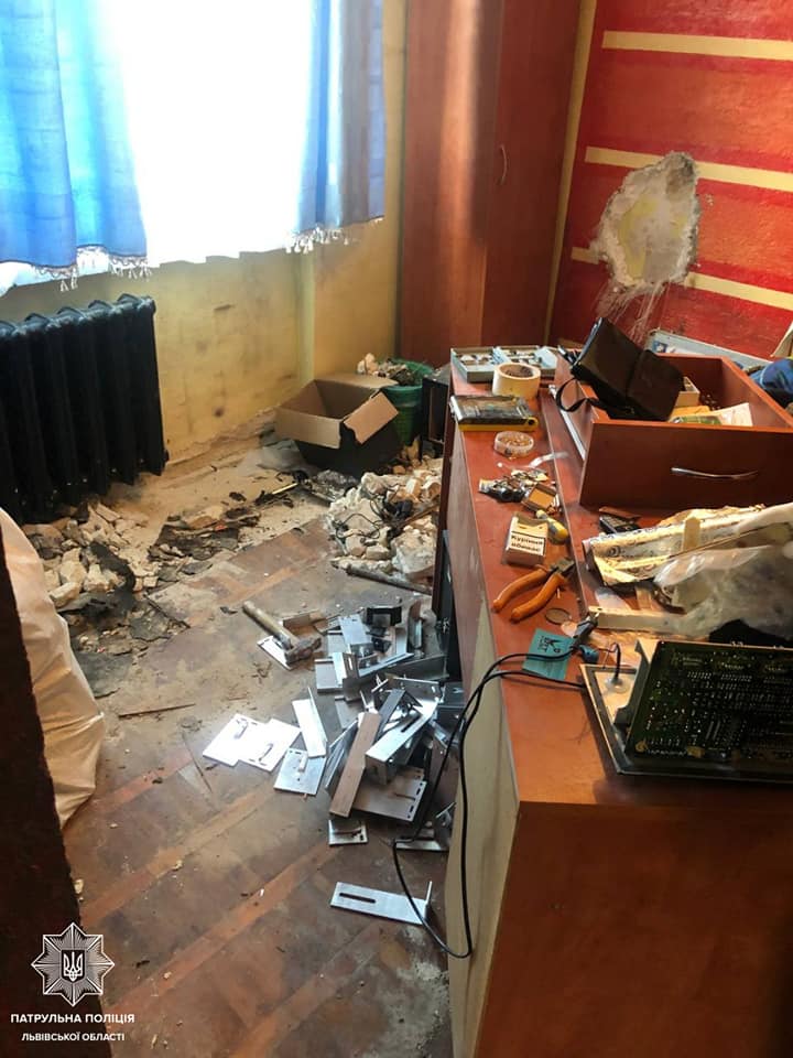 Львів'янин покусав патрульного. Фото поліції