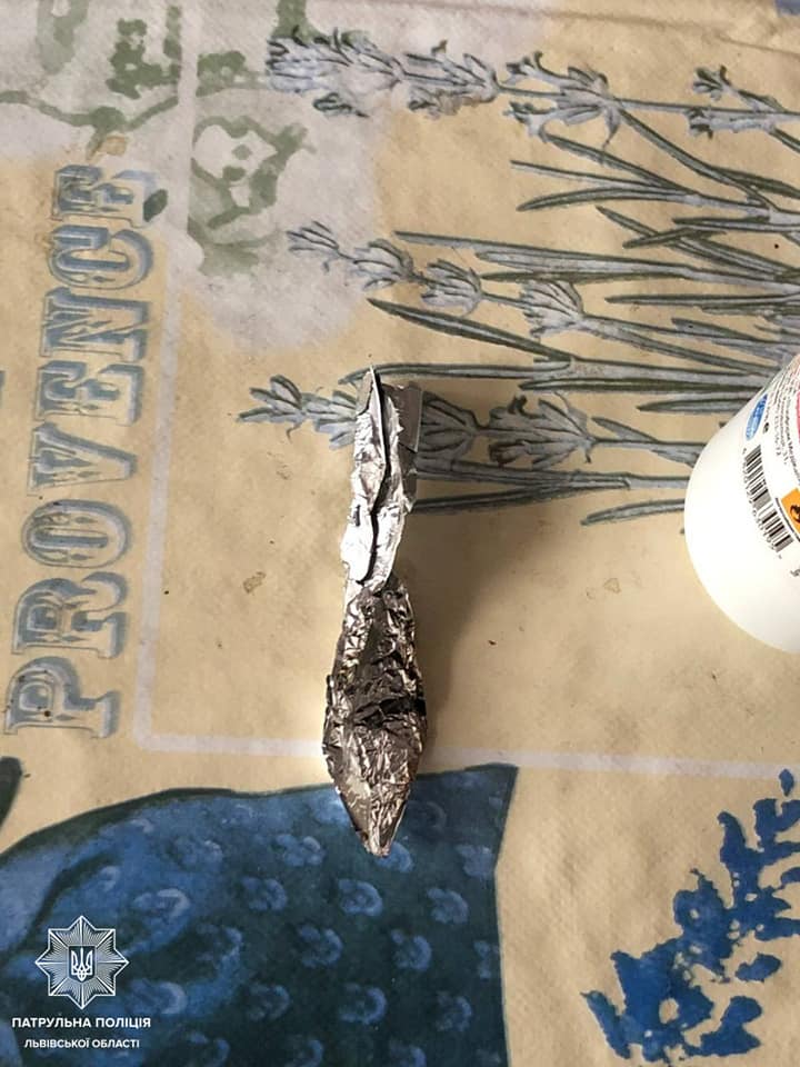 Львів'янин покусав патрульного. Фото поліції