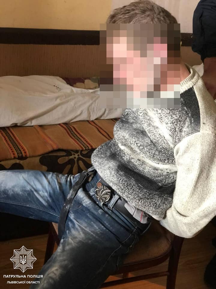 Львів'янин покусав патрульного. Фото поліції