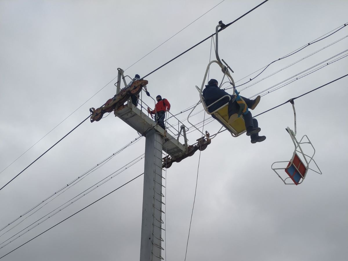 У Волосянці зупинився підйомник з людьми. Фото: ГУ ДСНС