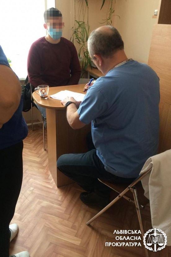 Чотирьох лікарів у Новому Роздолі підозрюють у смерті 17-річної вагітної пацієнтки. Фото: Львівська обласна прокуратура