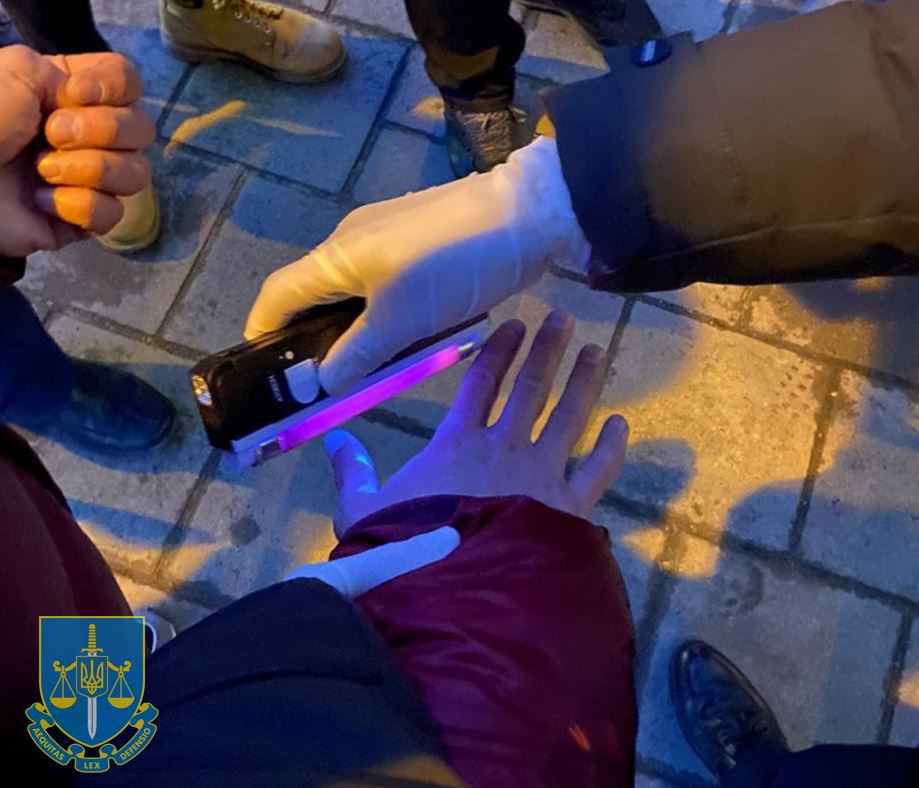 На зупинці громадського транспорту у Львові відбулося гучне затримання