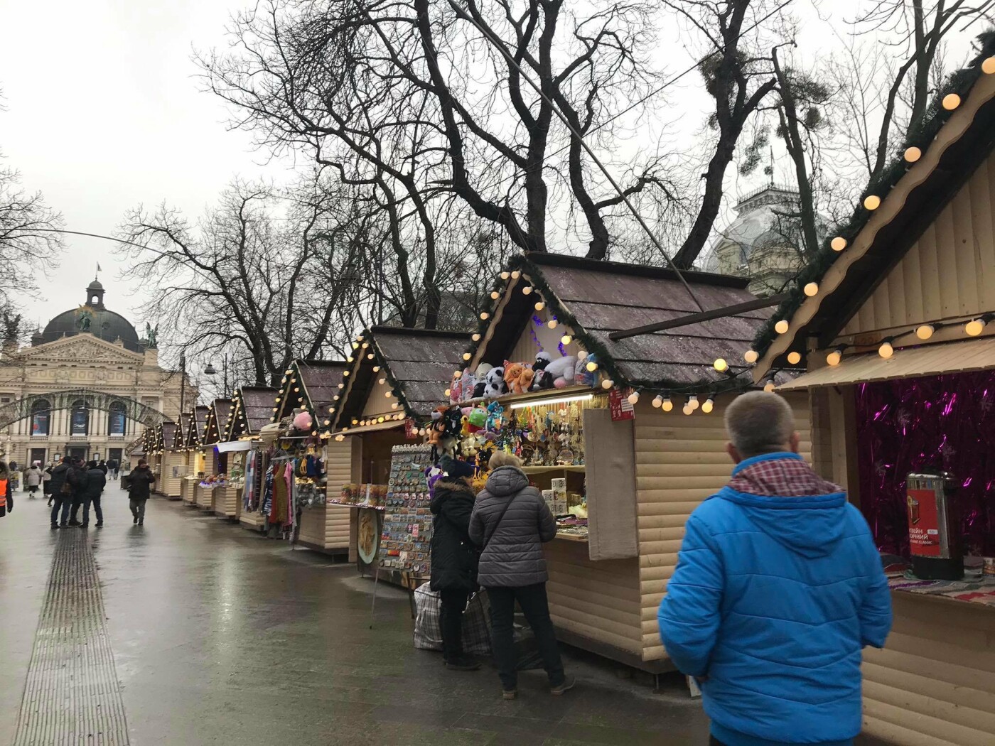 В центрі Львова запрацював різдвяний ярмарок. Фото: 032.ua