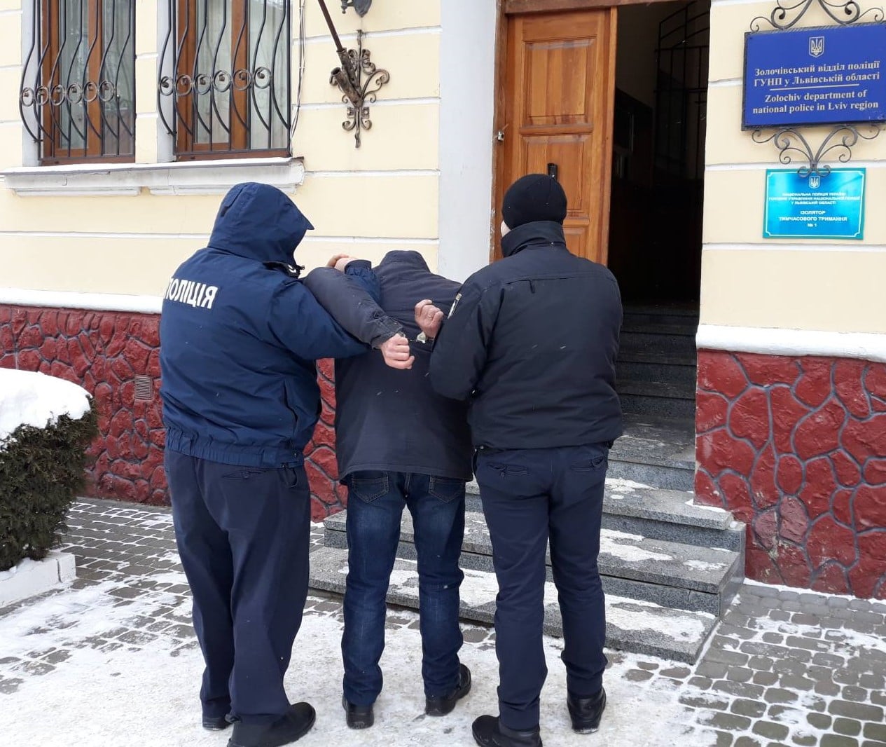 У Золочеві пограбували чоловіка. Фото поліції