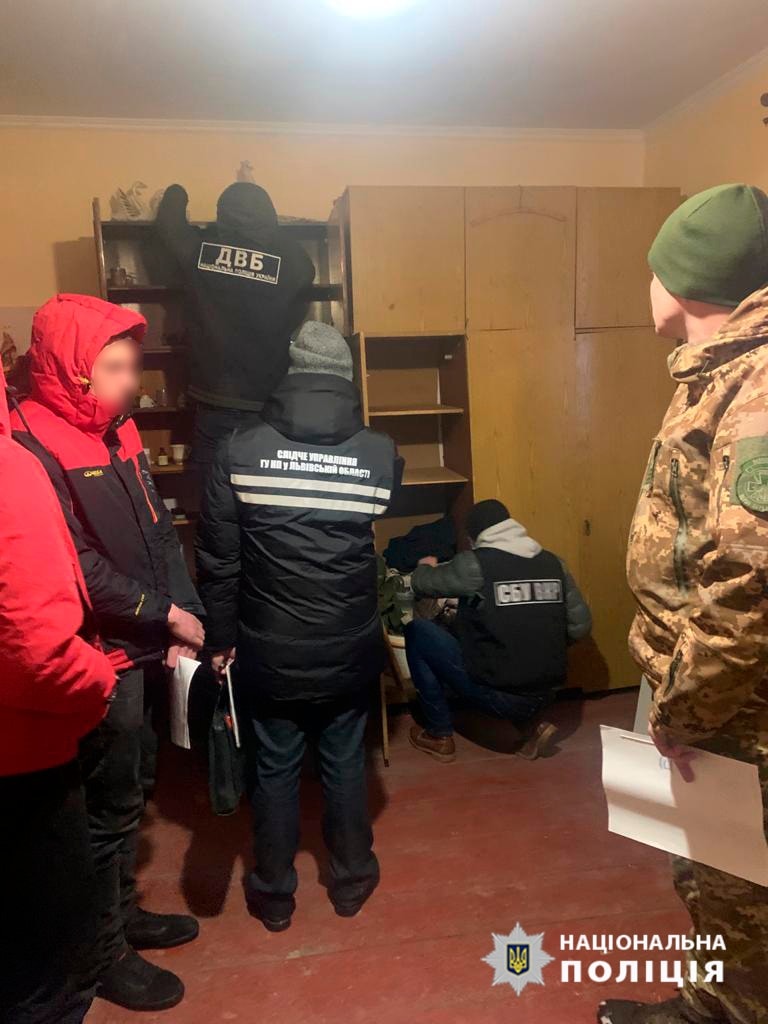 Львівський військовий торгував боєприпасами до гранатомета. Фото поліції