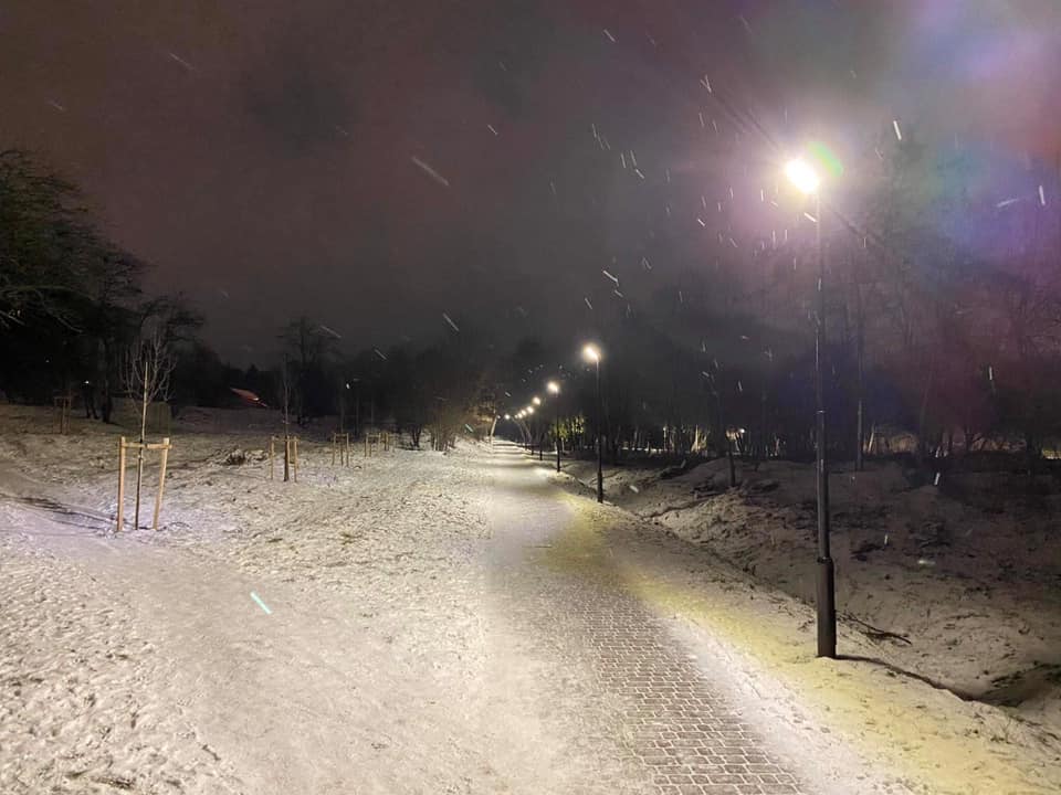 У Львові освітили ще один парк. Фото: Yura Kobernyk