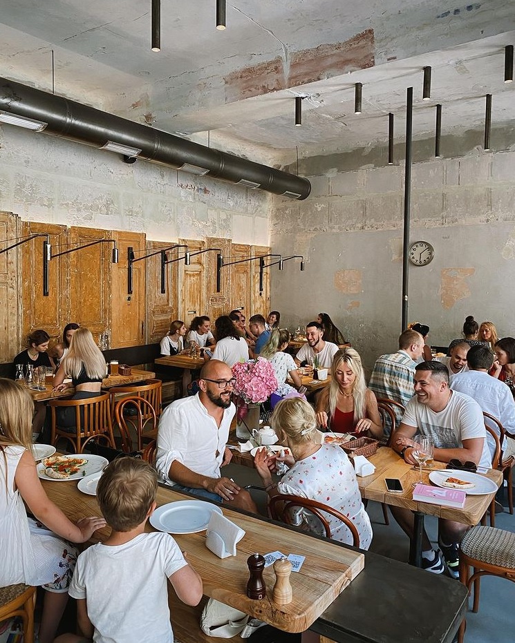 На Академіка Гнатюка відкрили піцерію. Фото: Промінь/Instagram