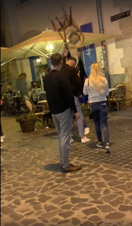 В центрі Львова хлопці влаштували дебош. Скріншот з відео