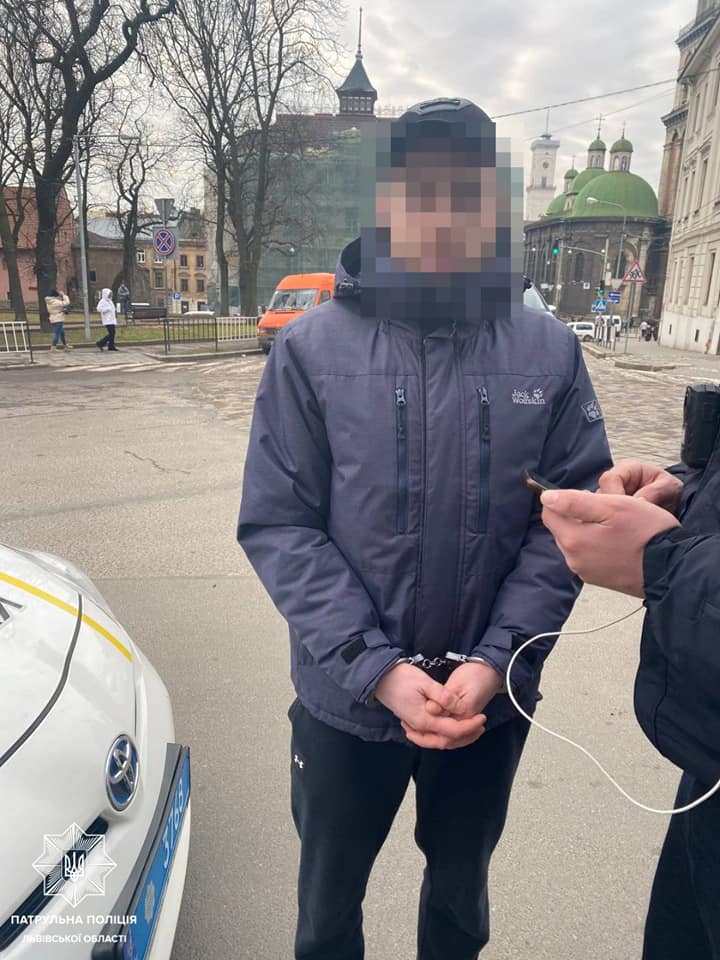 Затримання на Винниченка. Фото поліції