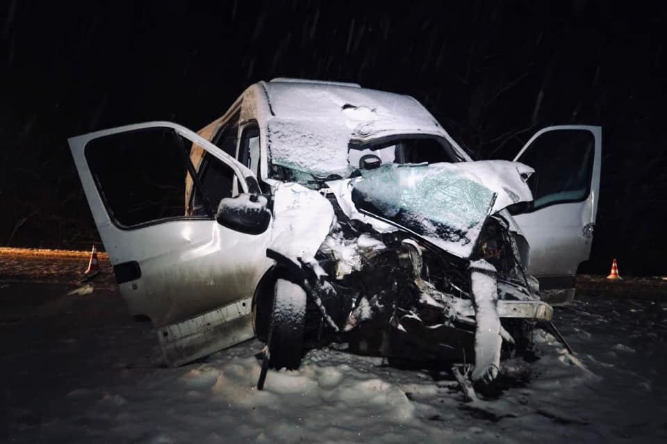 Автобус Львів – Вижниця потрапив у ДТП. Фото поліції