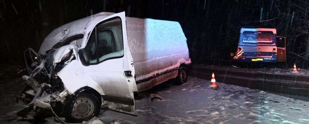 Автобус Львів – Вижниця потрапив у ДТП. Фото поліції