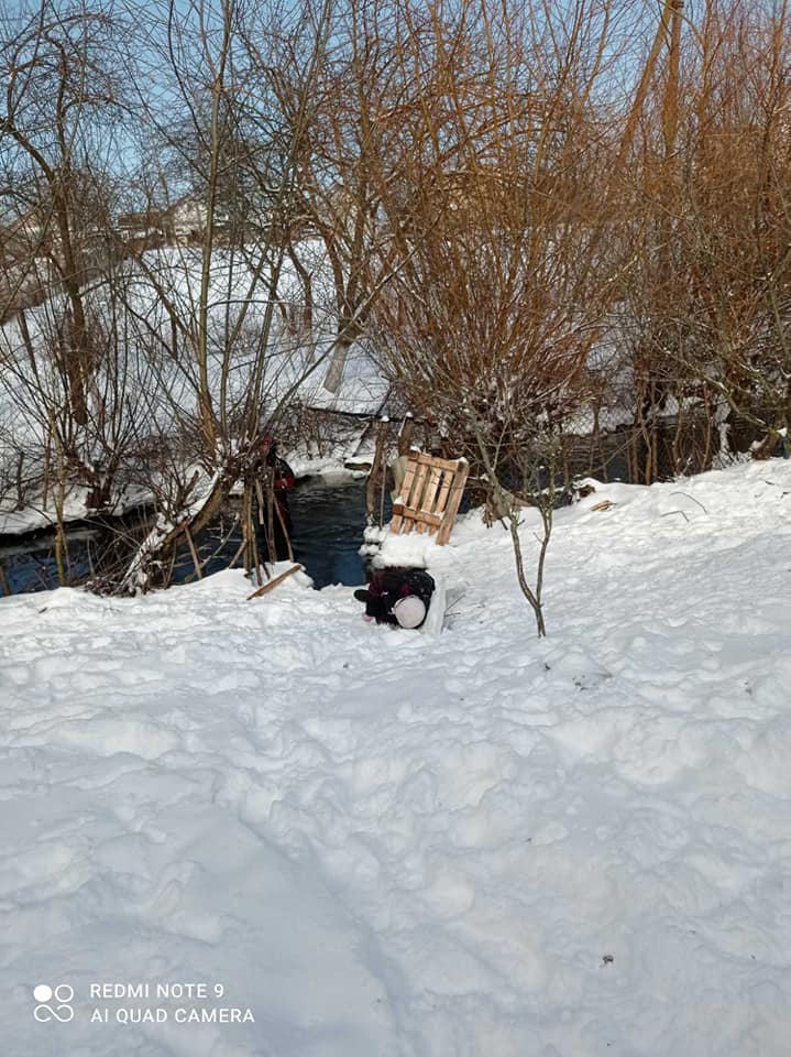 Львівські водолази дістали з річки тіло жінки. Фото: Центральна рятувально-водолазна служба 