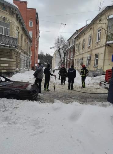 На Некрасова до тла згорів автомобіль. Фото: Варта1