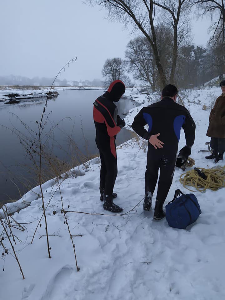 Зі Західного Буга витягли труп. Фото: Центральна рятувально-водолазна служба
