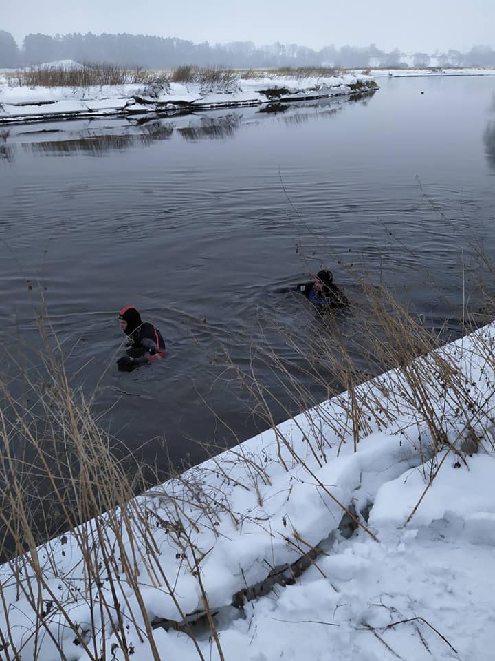 Зі Західного Буга витягли труп. Фото: Центральна рятувально-водолазна служба
