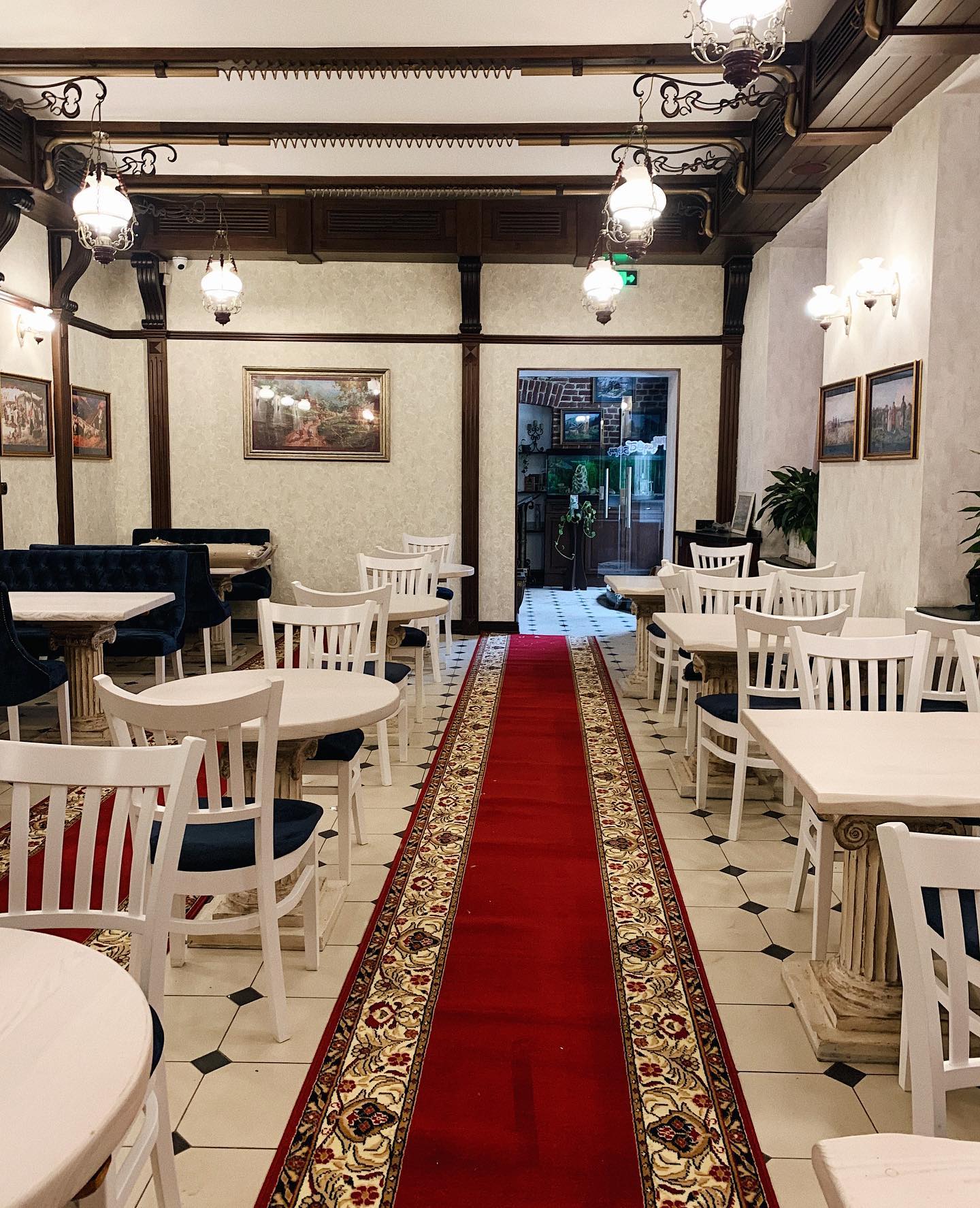 На Винниченка відкрили новий ресторан української кухні. Фото: Борщ та риба/Facebook