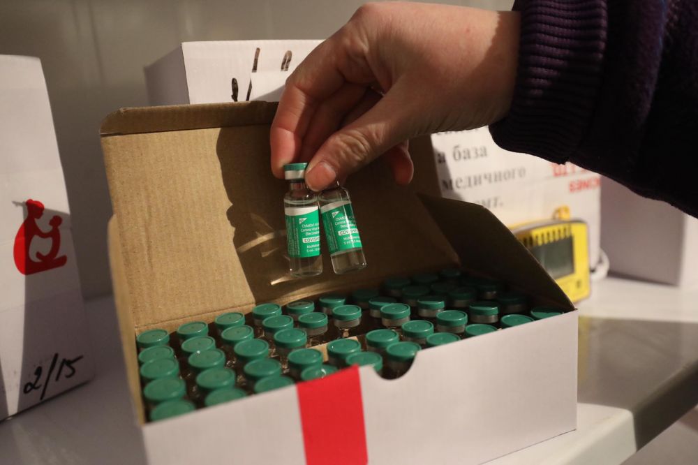 У Львові першими вакцинували двох лікарів. Фото: Львівська міська рада