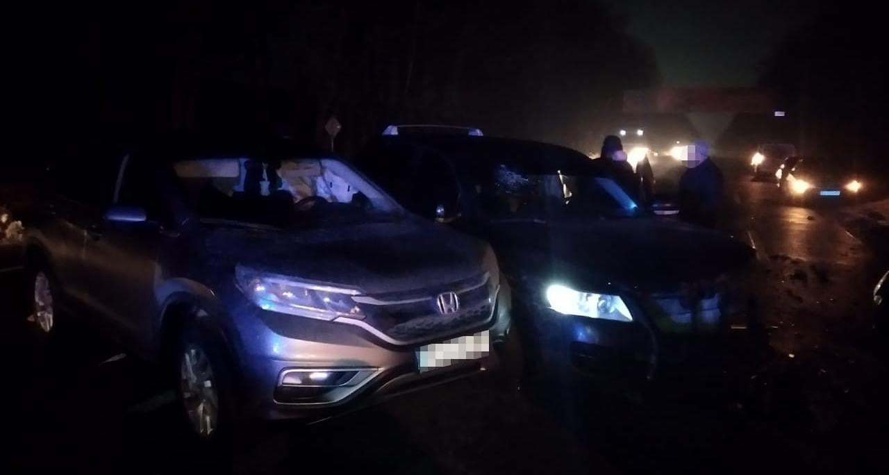 В потрійній аварії біля Львова постраждали троє людей. Фото поліції