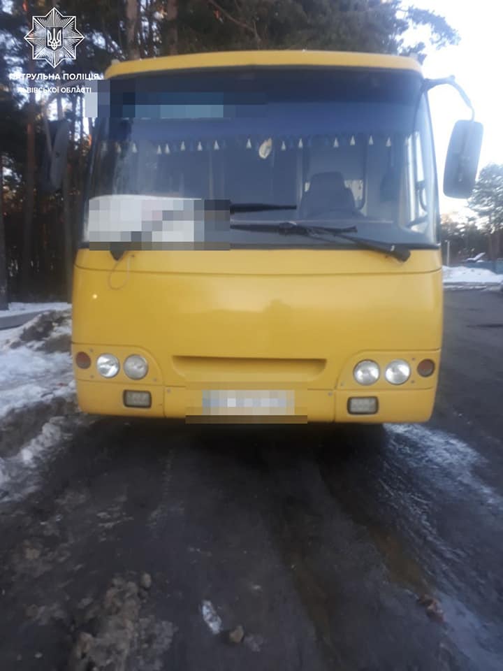 У Львові водії маршруток спробували підкупити поліцейських. Фото поліції