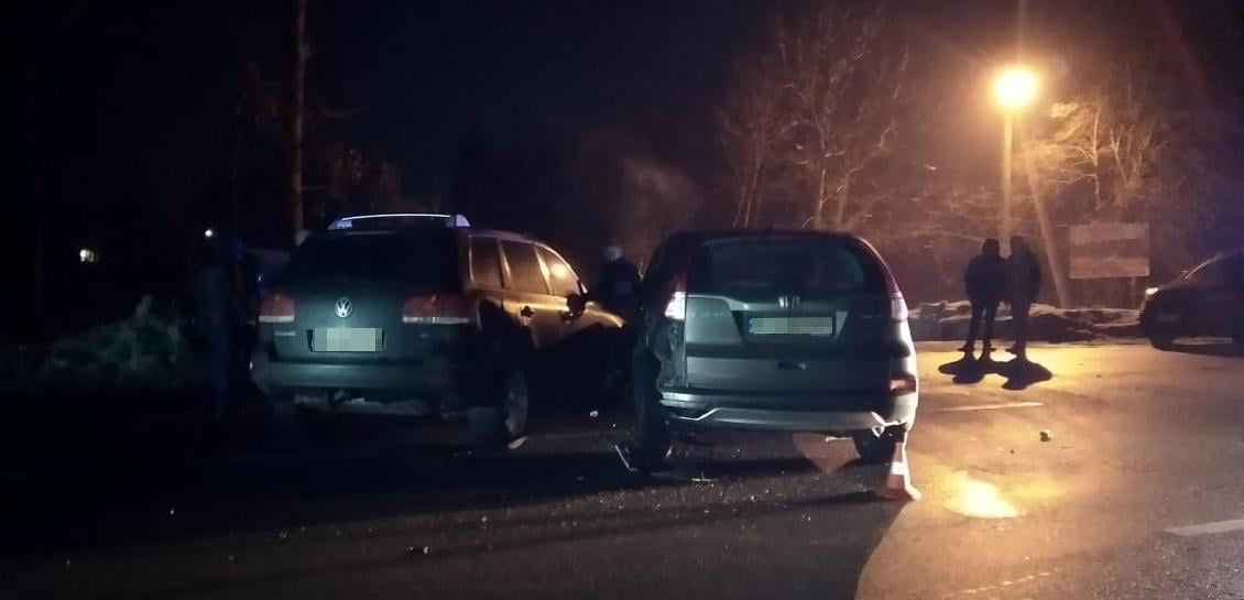 В потрійній аварії біля Львова постраждали троє людей. Фото поліції