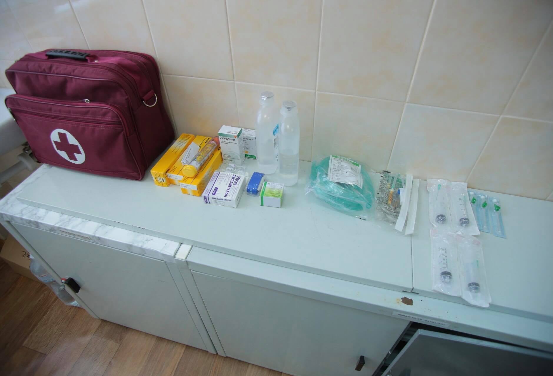 У Львові першими вакцинували двох лікарів. Фото: Максим Козицький