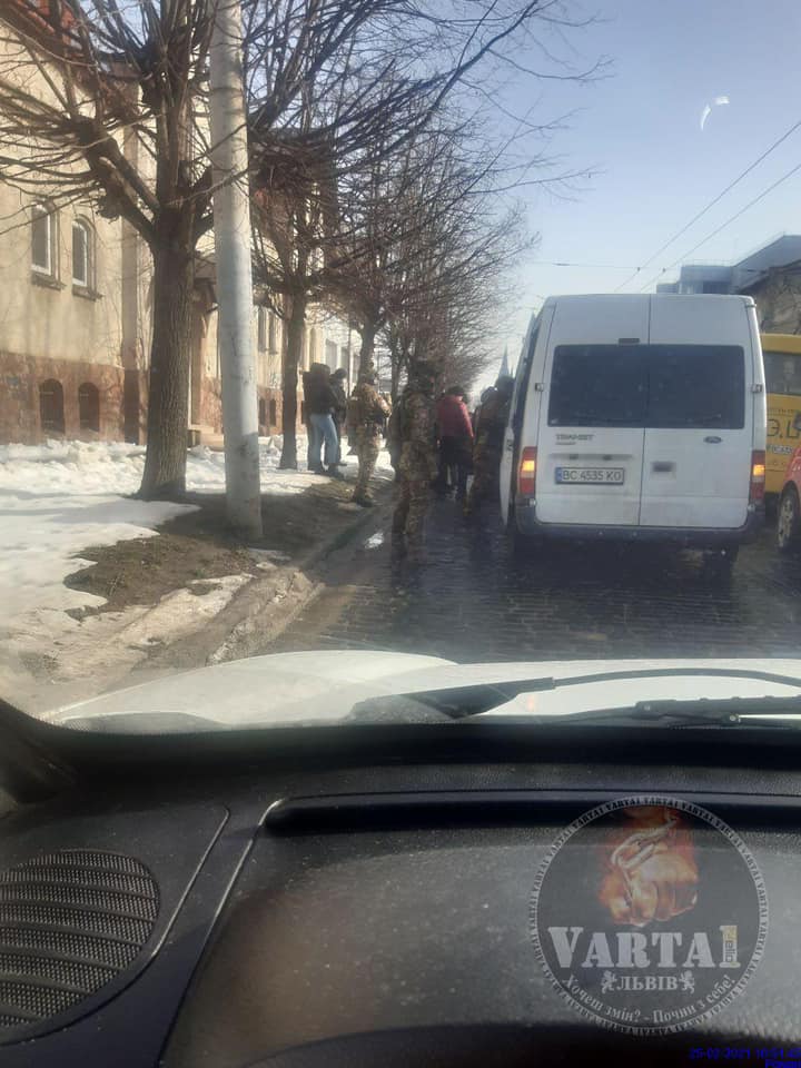 На Городоцьку з'їхалась поліція. Фото: Варта1