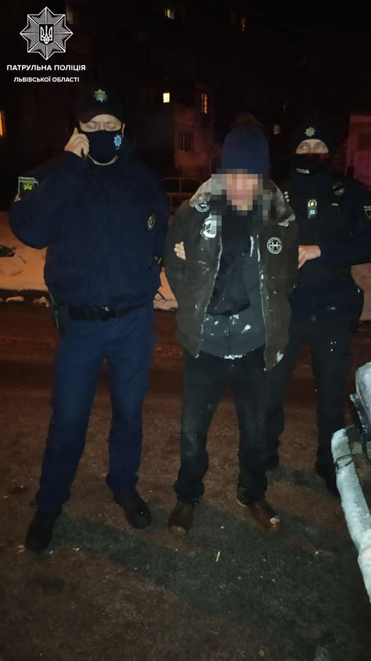 На Виговського п’яний львів’янин прострелив ногу своїй знайомій. Фото поліції