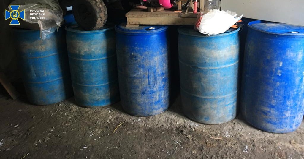 У сільській хаті біля Львова виявили підпільну гуральню. Фото: Служба безпеки України