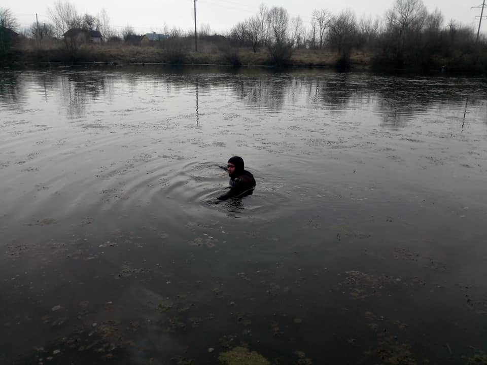 З річки Луг витягли труп. Фото: Центральна рятувально-водолазна служба