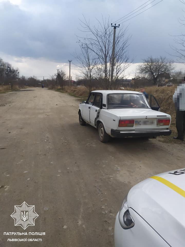 На вихідних у Львові двічі затримували дітей за кермом авто. Фото поліції