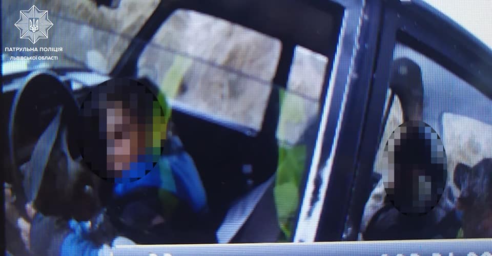 На вихідних у Львові двічі затримували дітей за кермом авто. Фото поліції