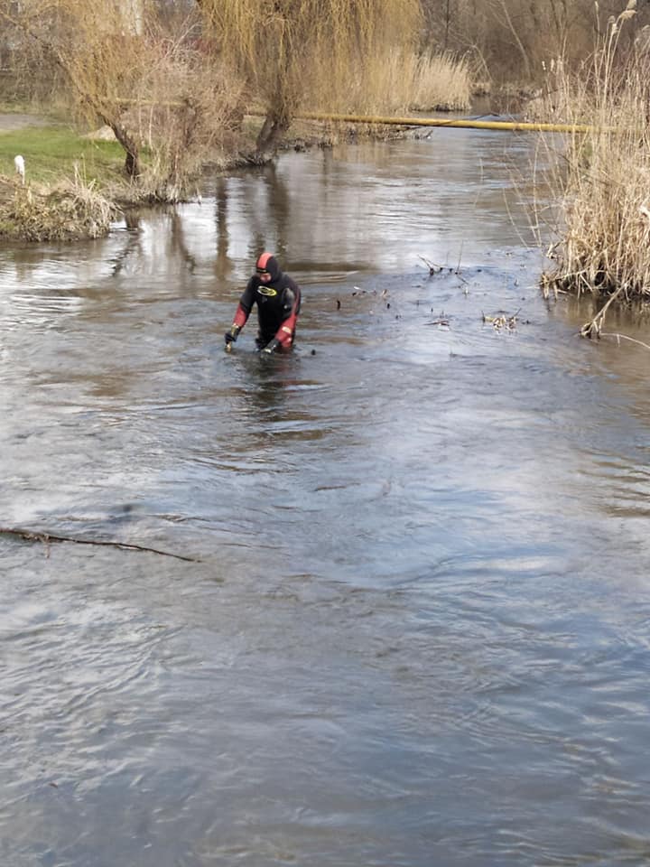 З річки Шкло витягли труп. Фото: Центральна рятувально-водолазна служба