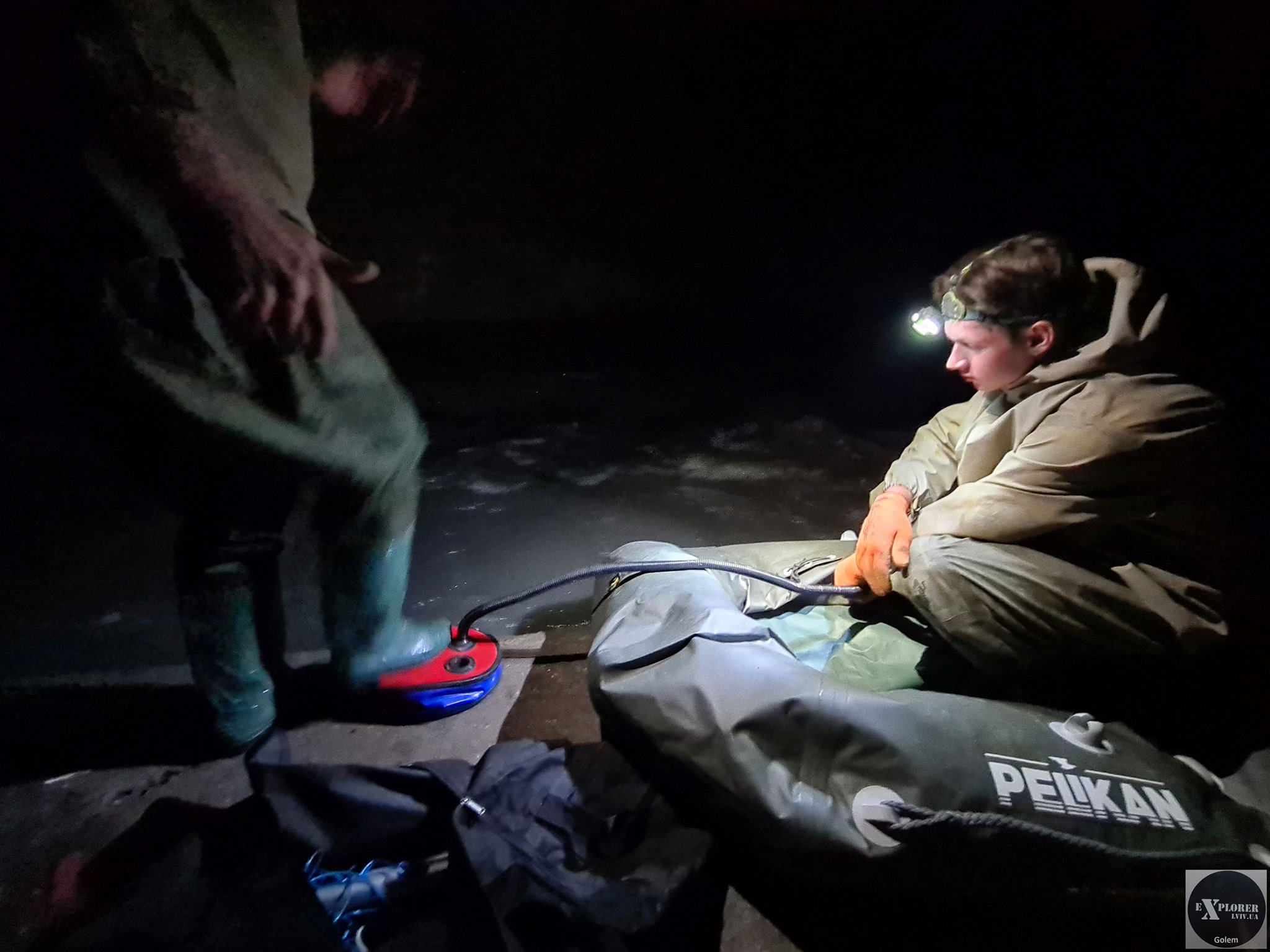 Львівські диґери пропливли 8 кілометрів підземною Полтвою на надувному човні. Фото: Андрій Риштун