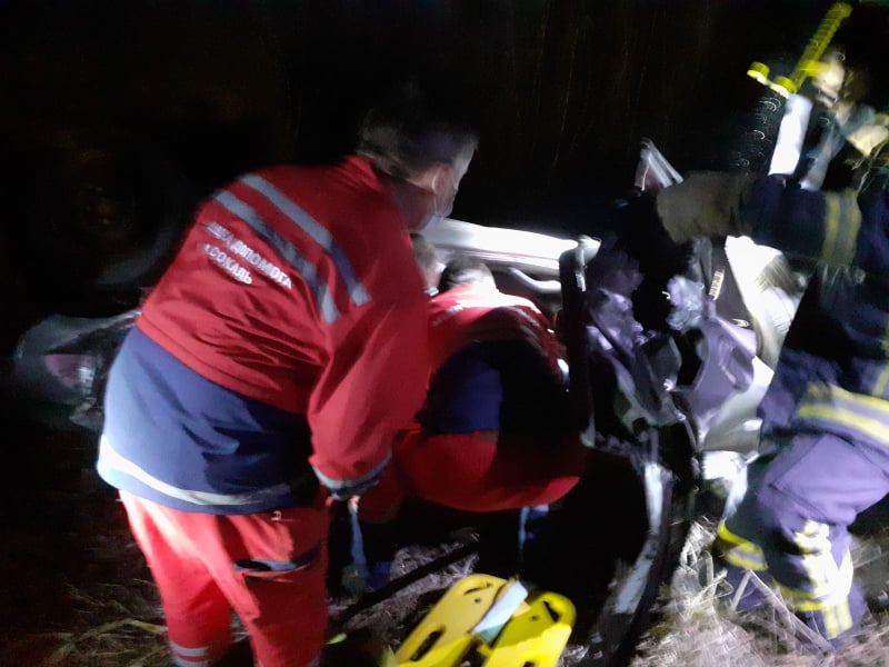 На Львівщині автомобіль впав із мосту. Фото: ГУ ДСНС