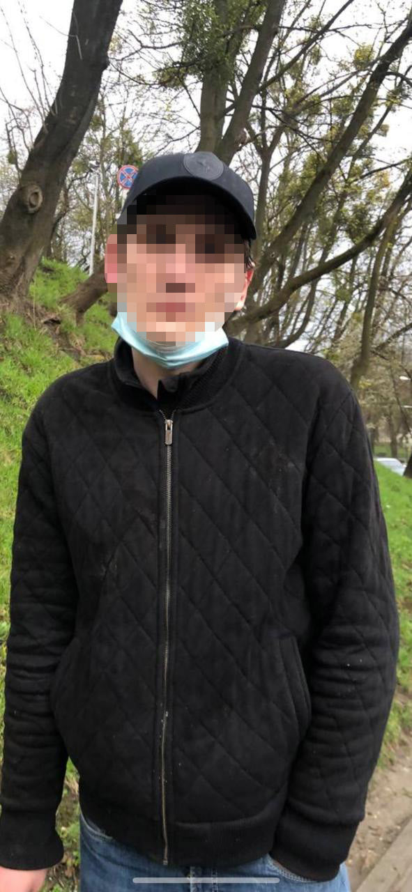 На Лисенка львів’янин обкрадав авто. Фото поліції