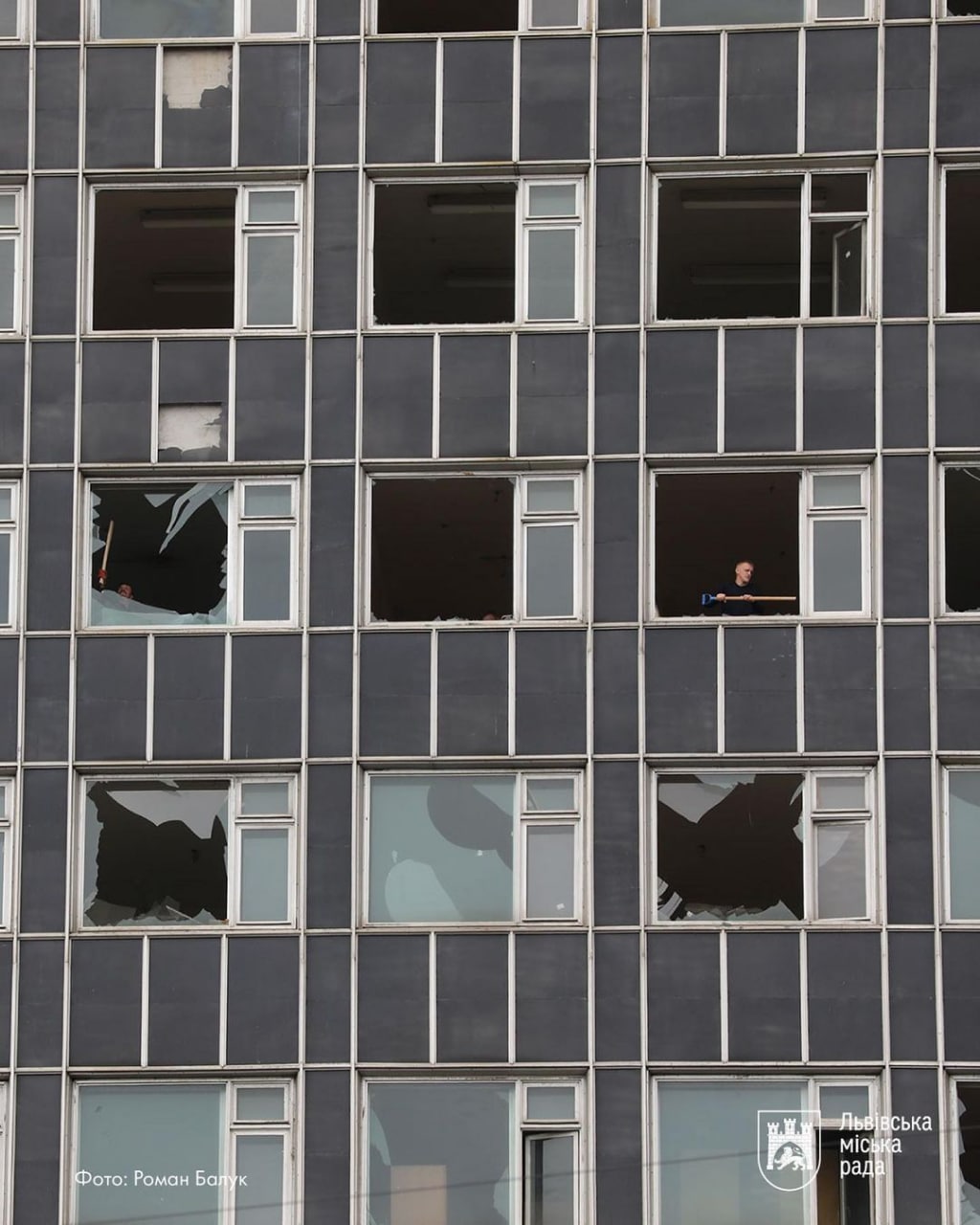 У мерії показали фото наслідків ракетних ударів по Львову 3 травня