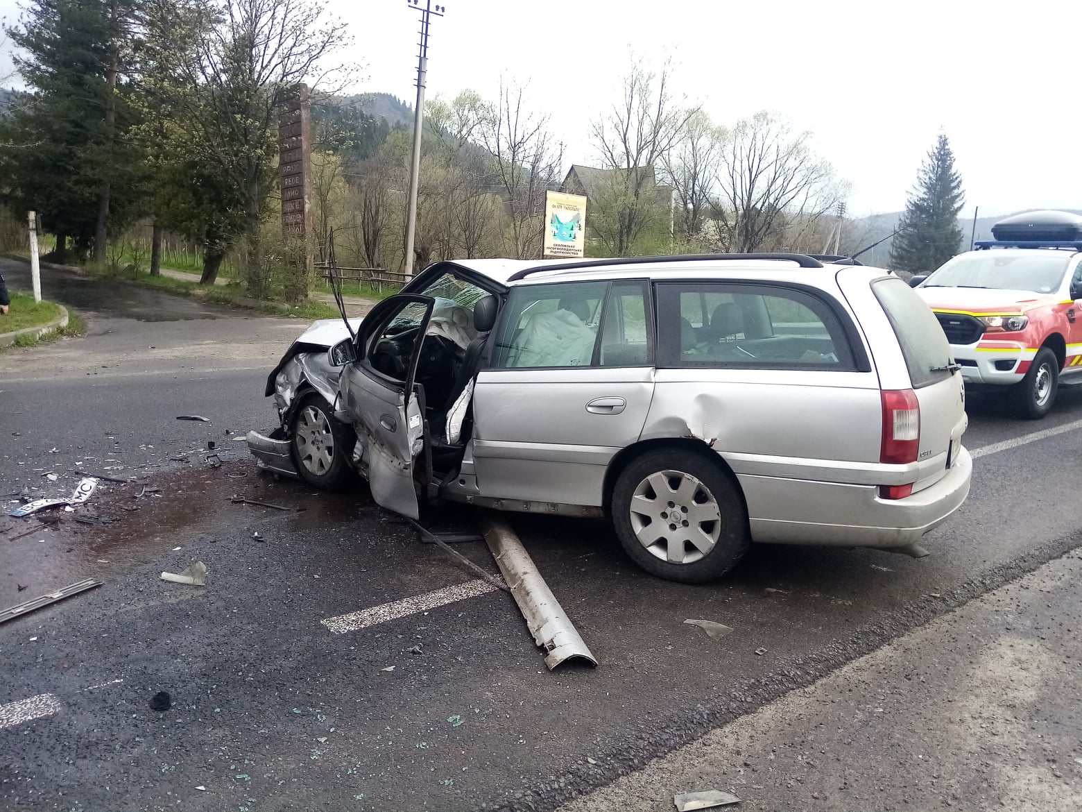 В ДТП біля Сколе постраждали троє дітей. Фото: Сколівський РВ ГУ ДСНС Львівської області 