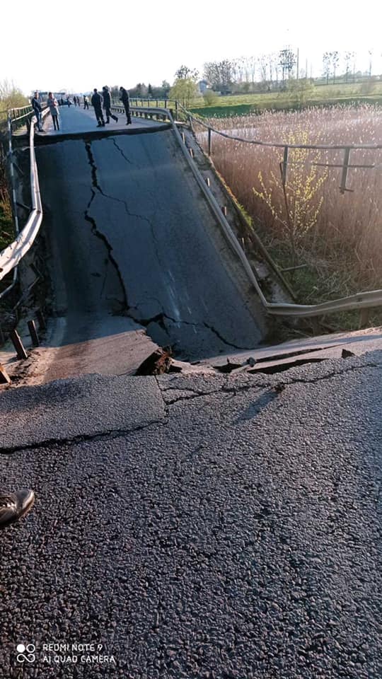 На трасі Львів &ndash; Луцьк обвалився міст через Західний Буг. Фото: Ігор Приставський