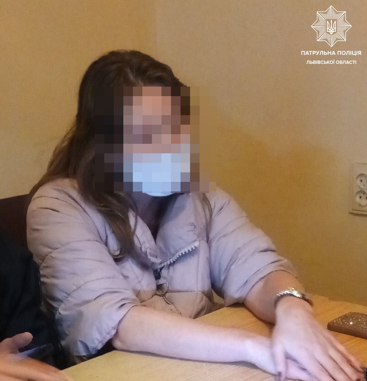 43-річна львів’янка побила поліцейську. Фото поліції