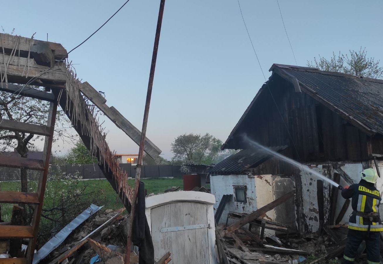 На Золочівщині вибух газу повністю зруйнував будинок. Фото: ГУ ДСНС