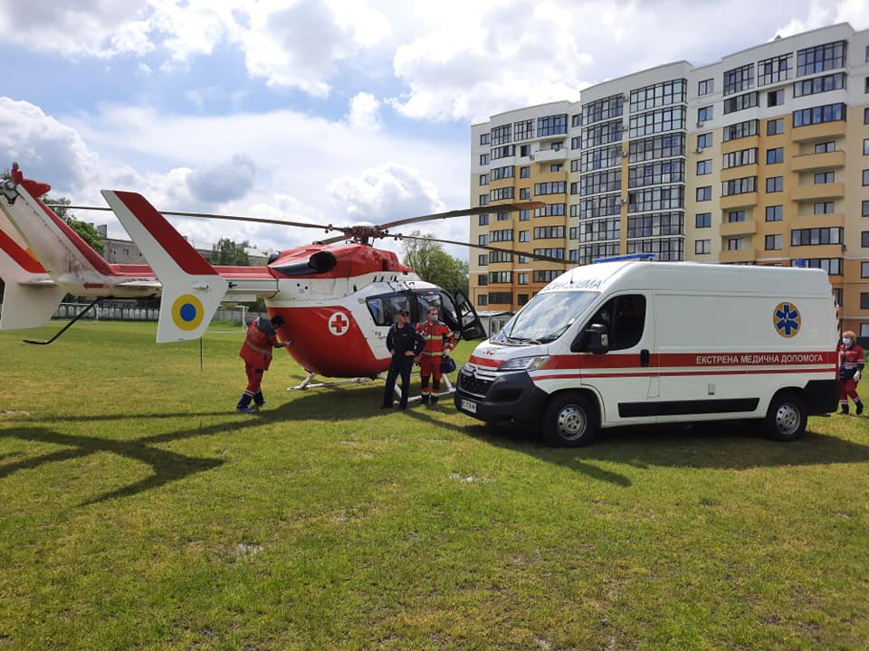 До Львова гелікоптером доставили 48-річну жінку. Фото: Львівський обласний Центр екстреної медичної допомоги та медицини катастроф