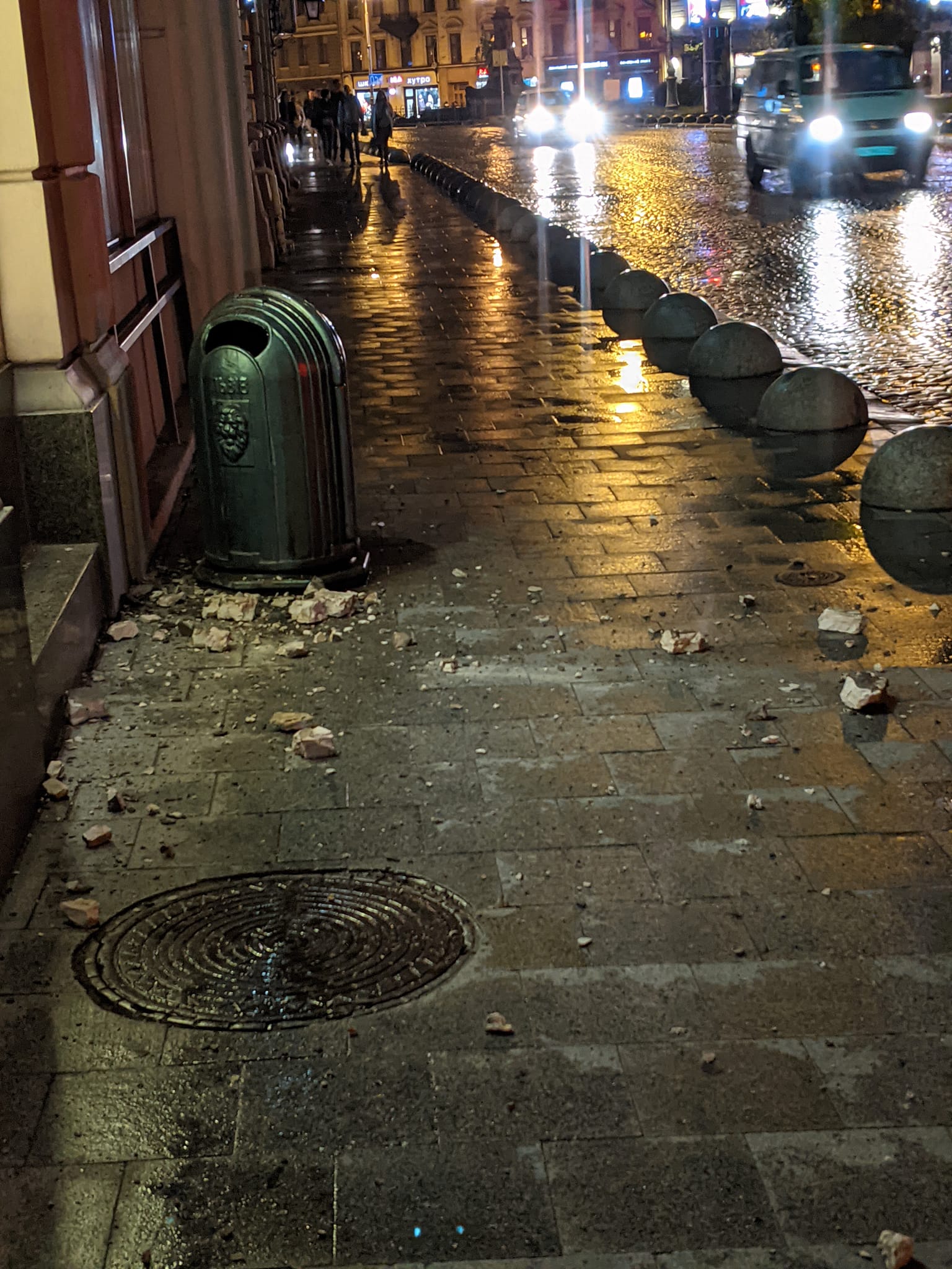 В центрі Львова обвалилась частина фасаду будинку. Фото: Danylo Volokh 