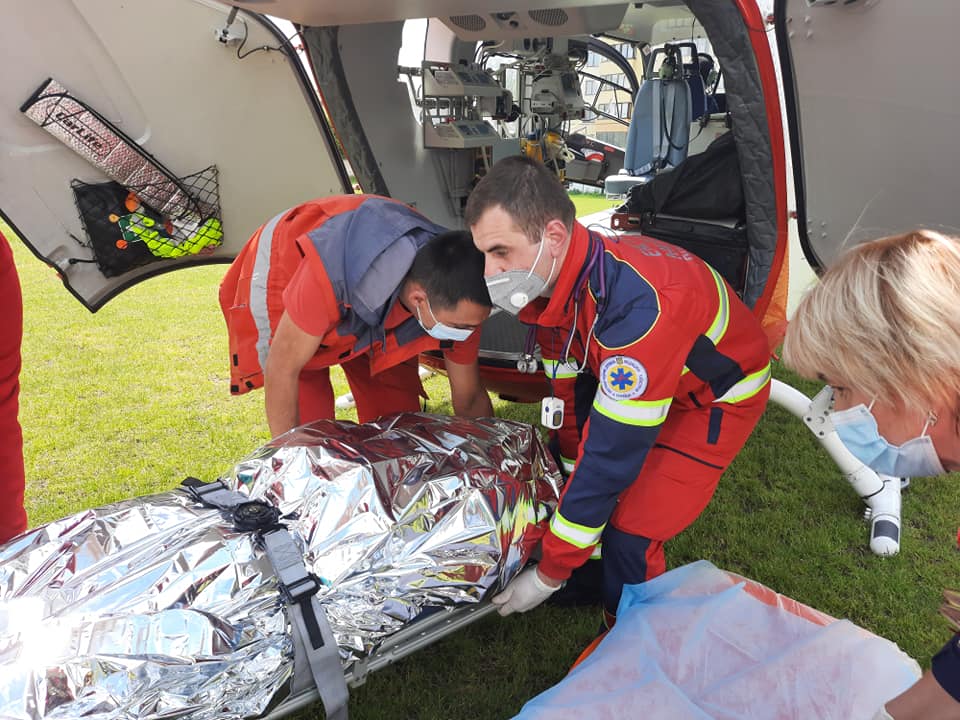 До Львова гелікоптером доставили 48-річну жінку. Фото: Львівський обласний Центр екстреної медичної допомоги та медицини катастроф