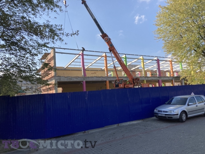 «Дитячу планету» на Стрийській розбирають. Фото: Твоє місто