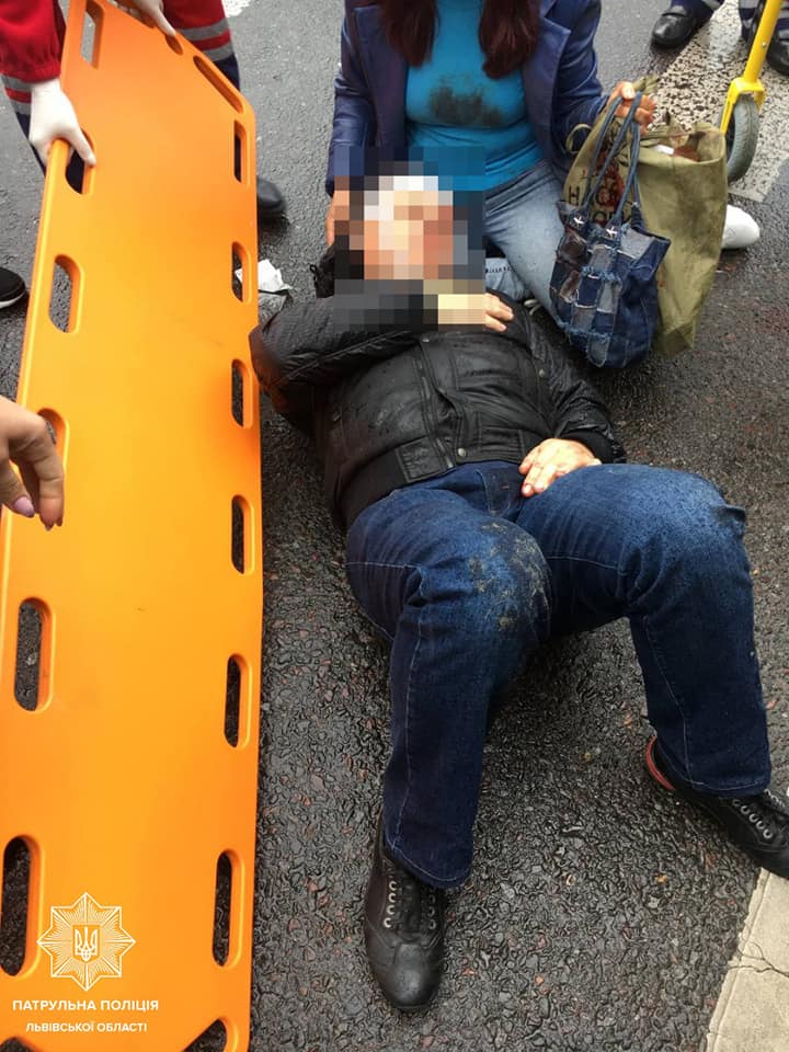Патрульні затримали винуватця ДТП на пішохідному переході у Львові. Фото поліції